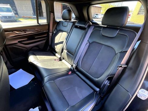 Used 2023 Jeep Grand Cherokee Altitude AWD/4WD image 24