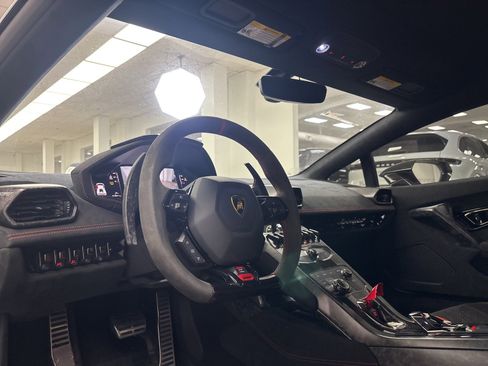 Used 2018 Lamborghini Huracan Performante image 3