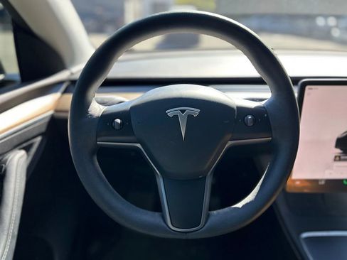 Used 2023 Tesla Model Y Long Range AWD/4WD image 10