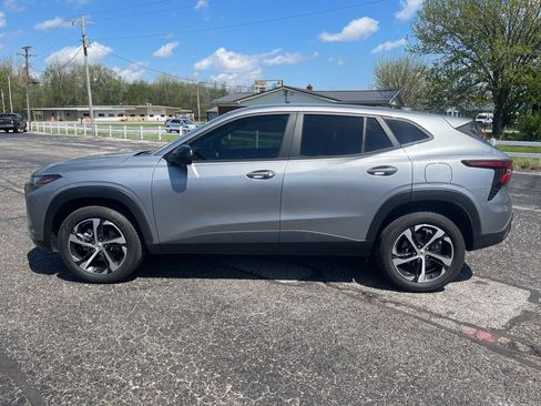 Used 2024 Chevrolet Trax RS FWD image 3