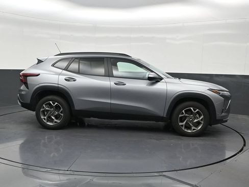 Used 2025 Chevrolet Trax LT w/ Driver Confidence Package FWD image 7