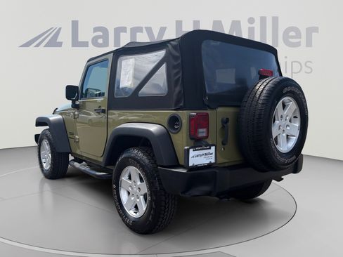 Used 2013 Jeep Wrangler Sport AWD/4WD image 3