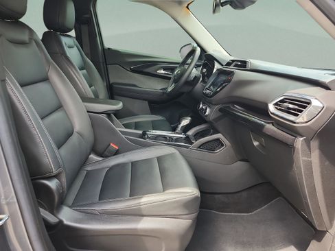 Used 2022 Chevrolet TrailBlazer LT w/ Premium Seating Package FWD image 19