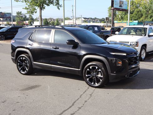 Used 2025 Chevrolet Equinox RS w/ Convenience Package III FWD image 2