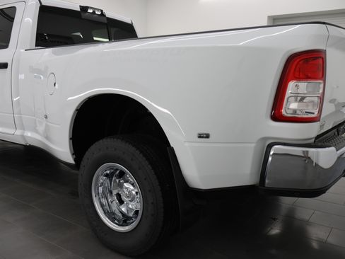 Used 2024 RAM 3500 Tradesman w/ Chrome Appearance Group AWD/4WD image 30