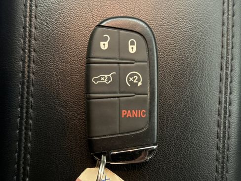 Used 2025 Jeep Compass Latitude w/ Convenience Group AWD/4WD image 10