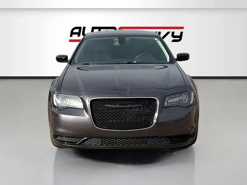 Used 2022 Chrysler 300 Touring w/ Sport Appearance Package RWD image 2