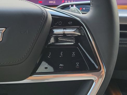 Certified 2025 Cadillac Escalade Sport Platinum w/ LPO, Floor Liner Package AWD/4WD image 30