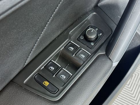 Used 2018 Volkswagen Tiguan SEL Premium AWD/4WD image 18