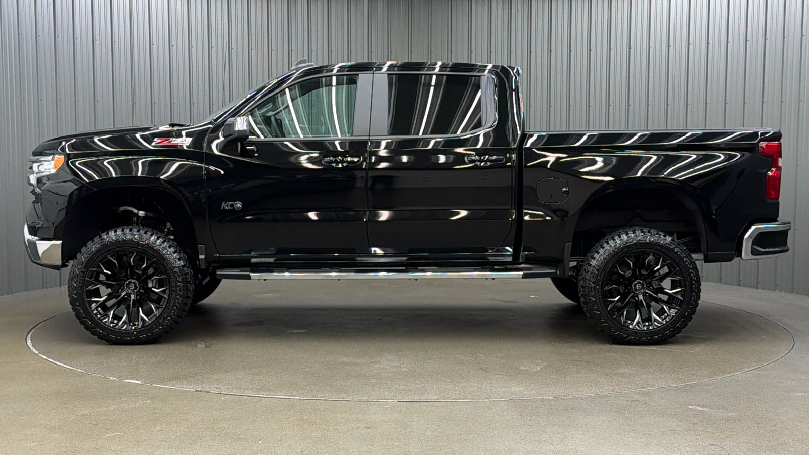Used 2026 Chevrolet Silverado 1500 LT AWD/4WD image 2