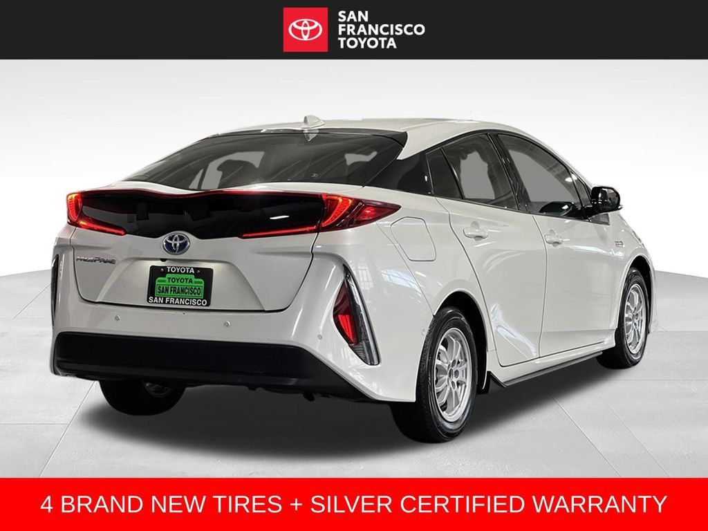 Certified 2017 Toyota Prius Prime Advanced FWD image 5