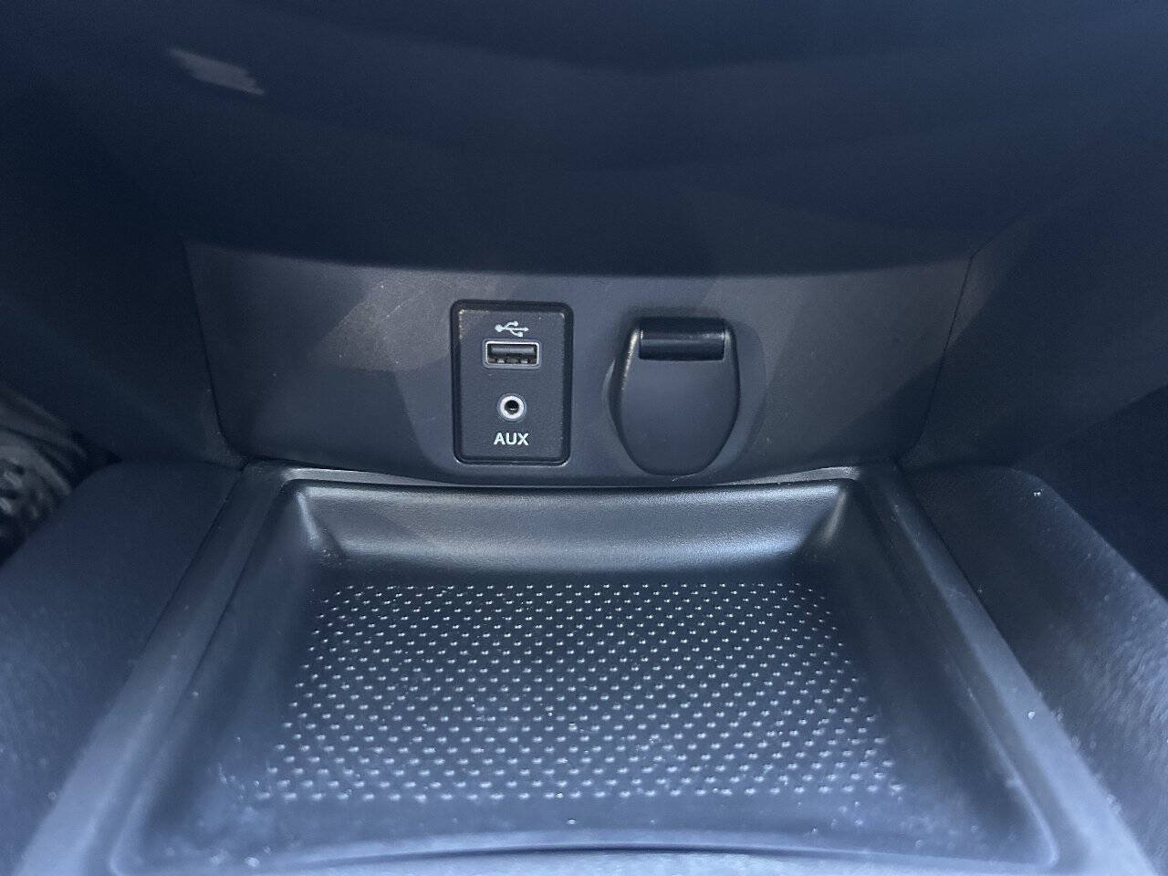 Used 2017 Nissan Rogue SV w/ Sun & Sound Touring Package AWD/4WD image 22