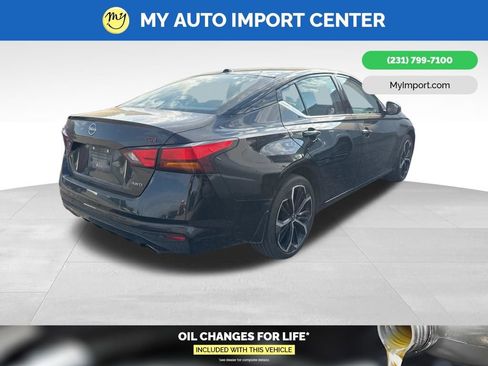 Used 2024 Nissan Altima 2.5 SR w/ SR Premium Package AWD/4WD image 5