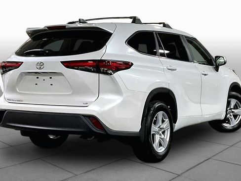 Used 2023 Toyota Highlander LE FWD image 13
