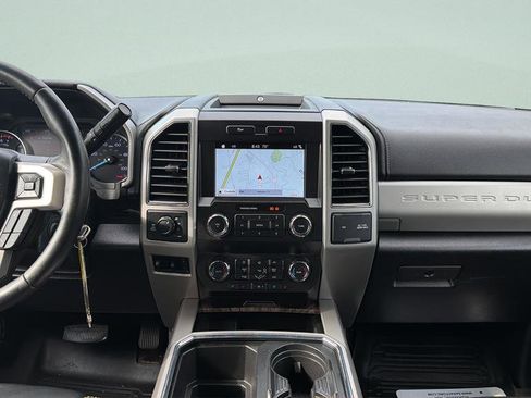 Used 2019 Ford F250 Lariat w/ Lariat Value Package AWD/4WD image 10