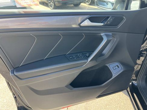 Certified 2022 Volkswagen Tiguan SE image 4