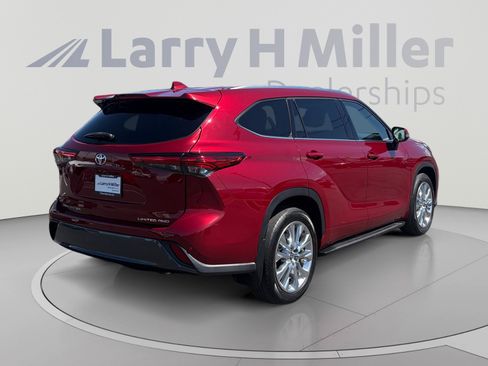 Used 2023 Toyota Highlander Limited AWD/4WD image 5