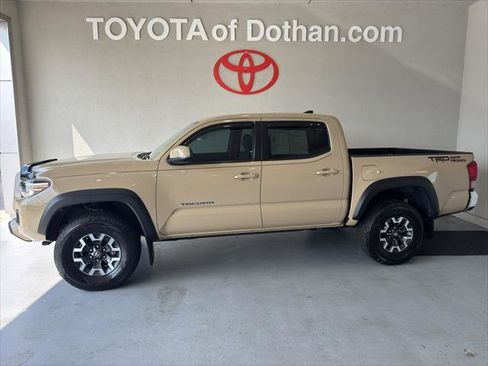 Certified 2017 Toyota Tacoma TRD Off-Road image 1