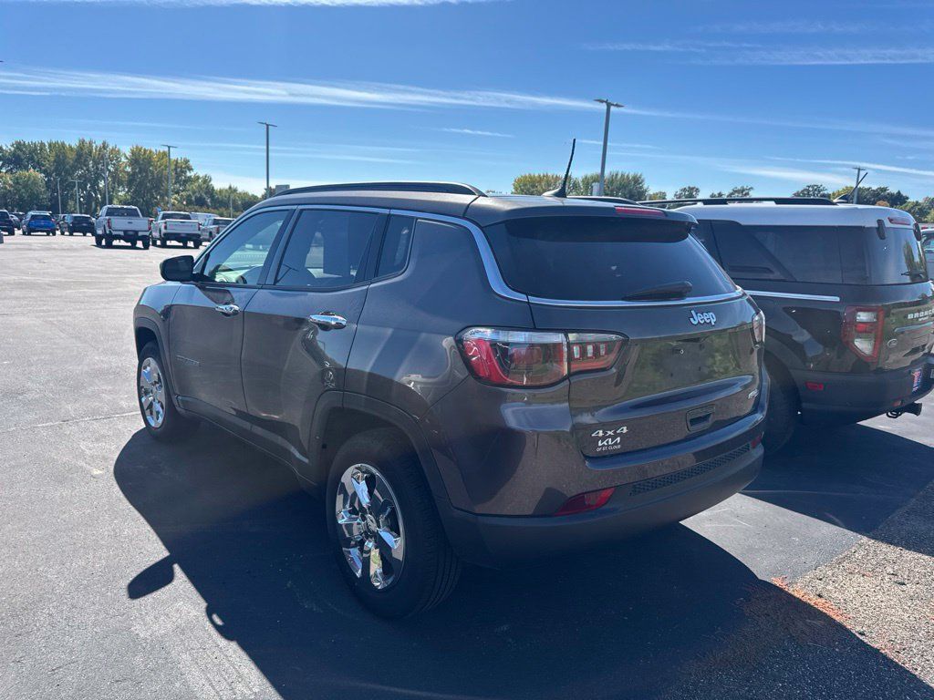 Used 2017 Jeep Compass Latitude w/ Popular Equipment Group AWD/4WD image 4