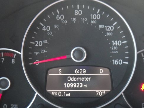 Used 2012 Volkswagen Beetle 2.5 image 24