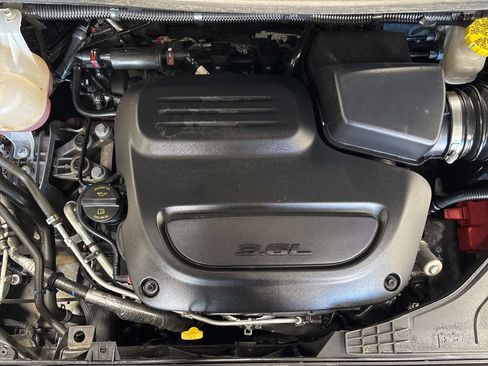 Used 2025 Chrysler Pacifica Limited image 49