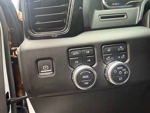 Used 2022 GMC Sierra 1500 AT4 AWD/4WD image 13