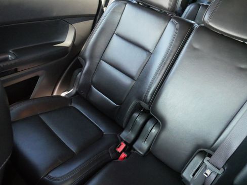 Used 2013 Ford Explorer XLT FWD image 12