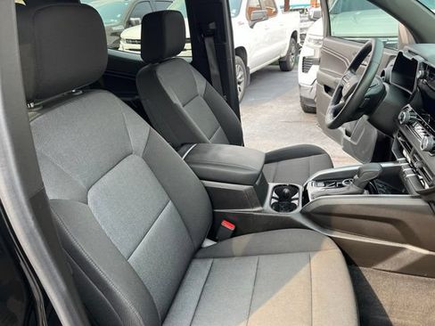Used 2025 Chevrolet Colorado W/T w/ Advanced Trailering Package AWD/4WD image 18
