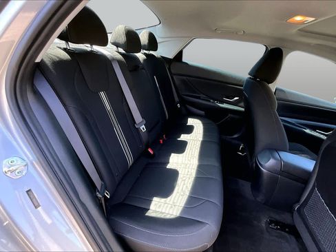Used 2022 Hyundai Elantra SEL w/ Convenience + Premium Package FWD image 20