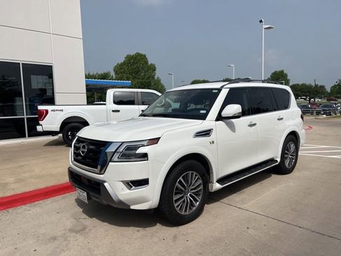 Used 2022 Nissan Armada SV w/ SV Appearance Package RWD image 2