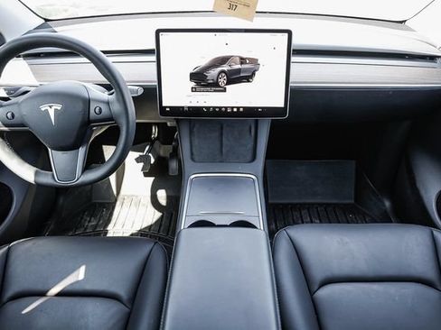 Used 2024 Tesla Model Y Long Range AWD/4WD image 12