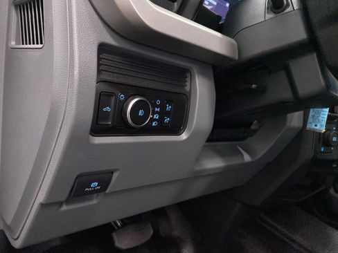 New 2026 Ford F250 XL w/ XL Chrome Package image 17