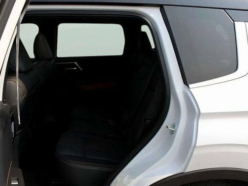 Used 2024 Mitsubishi Outlander SEL image 28