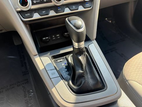 Used 2020 Hyundai Elantra SE FWD image 33