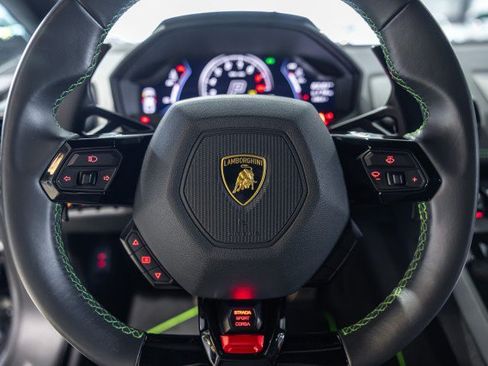 Used 2021 Lamborghini Huracan EVO RWD image 38