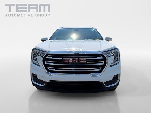 Used 2024 GMC Terrain SLT AWD/4WD image 2