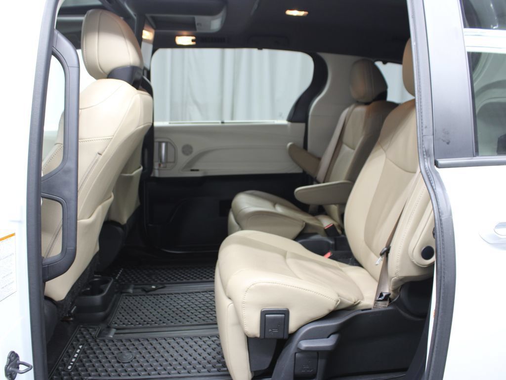 Used 2024 Toyota Sienna Limited AWD/4WD image 16