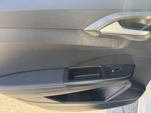 Used 2025 Volkswagen Taos SE image 35