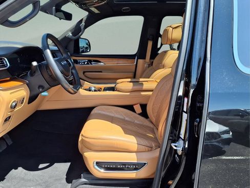 Used 2022 Jeep Grand Wagoneer Series III w/ Rear Seat Video Group 1 AWD/4WD image 11
