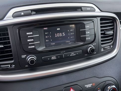 Used 2017 Kia Sorento AWD image 19