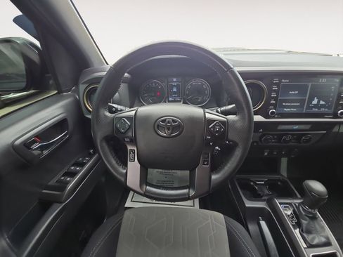 Used 2022 Toyota Tacoma TRD Sport w/ Black Out Package (TMS) AWD/4WD image 12