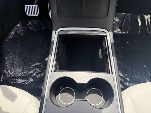 Used 2024 Tesla Model Y Long Range AWD/4WD image 20