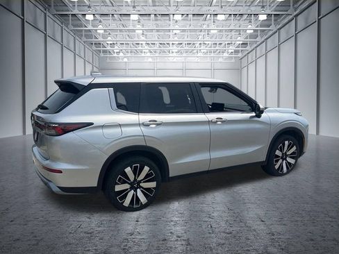 Used 2025 Mitsubishi Outlander SE FWD image 5