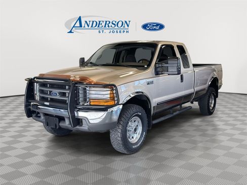 Used 1999 Ford F250 XLT image 1