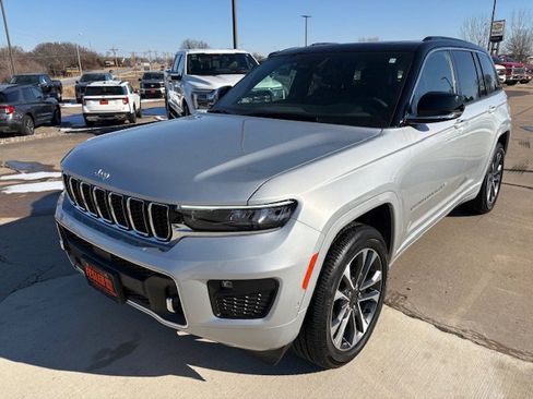 Used 2024 Jeep Grand Cherokee Overland image 1
