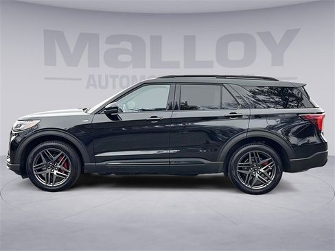 Used 2025 Ford Explorer ST-Line w/ ST-Line Street Pack image 2