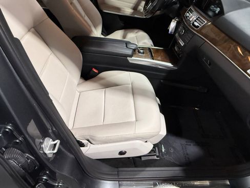 Used 2016 Mercedes-Benz E 350 4MATIC Sedan image 33