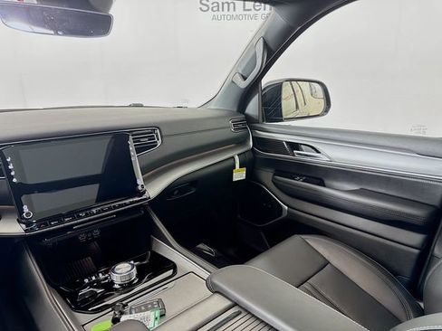 New 2026 Jeep Grand Wagoneer 4WD image 25