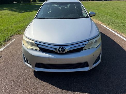 Used 2012 Toyota Camry LE FWD image 3