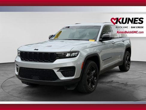 Used 2023 Jeep Grand Cherokee Altitude AWD/4WD image 5